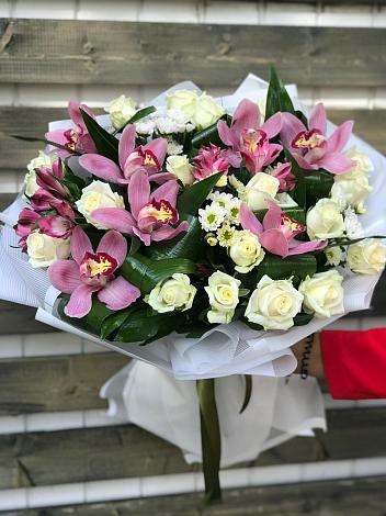 Букет цветов из: Розы и Хризантемы в Железнодорожный Подольского района
