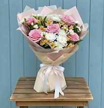 Букет цветов из:  Гвоздики, Орхидеи и Розы в Железнодорожный Подольского района