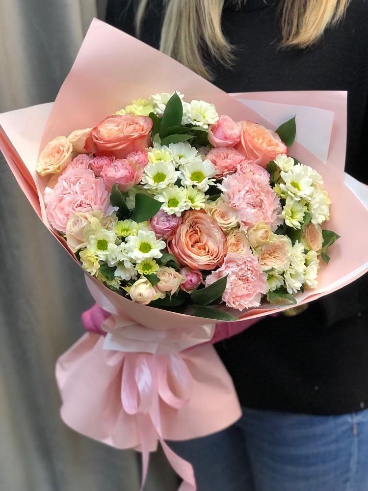 Букет нежные объятья в Железнодорожный Подольского района Букет цветов из: Гвоздики, Розы и Хризантемы в Железнодорожный Подольского района