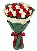 Букет Микс из красных и белых роз в Железнодорожный Подольского района