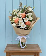 Букет яркий комплимент в Железнодорожный Подольского района Букет цветов из:  Альстромерии, Лизиантусы, Розы и Хризантемы в Железнодорожный Подольского района