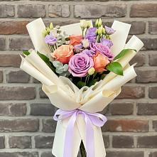 Букет цветочные ноты в Железнодорожный Подольского района Букет цветов из:  Лизиантусы и Розы в Железнодорожный Подольского района