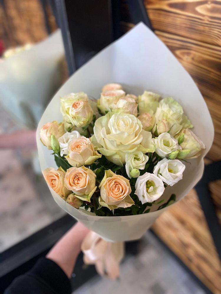 Букет Летний бриз в Железнодорожный Подольского района Букет цветов из: Розы и Лизиантусы в Железнодорожный Подольского района